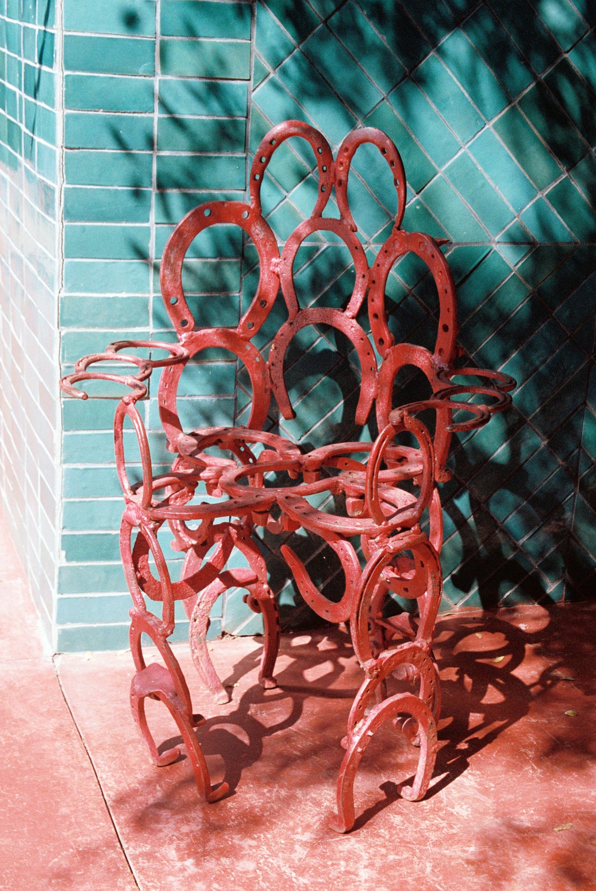 Folk Art Horseshoe Armchair, American, Mid-20th Century - Flamingo Estate