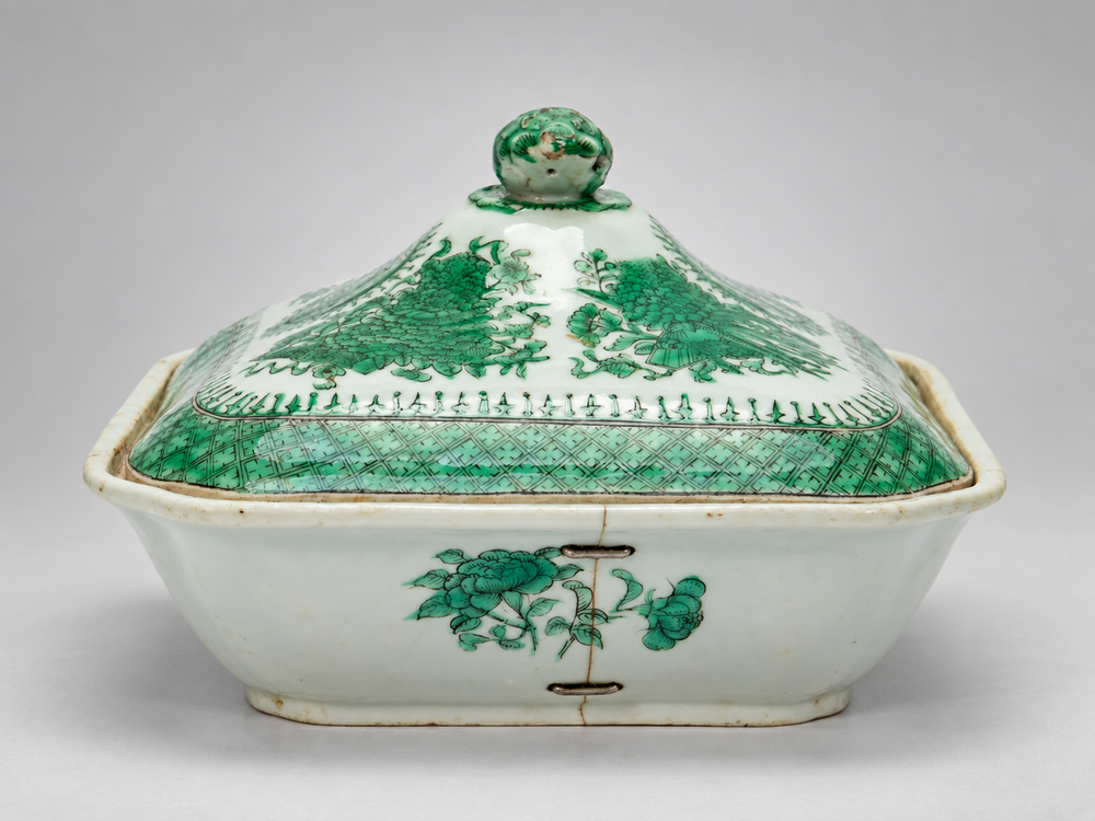 Chinese Export Green Fitzhugh Porcelain Collection, 34 Pieces