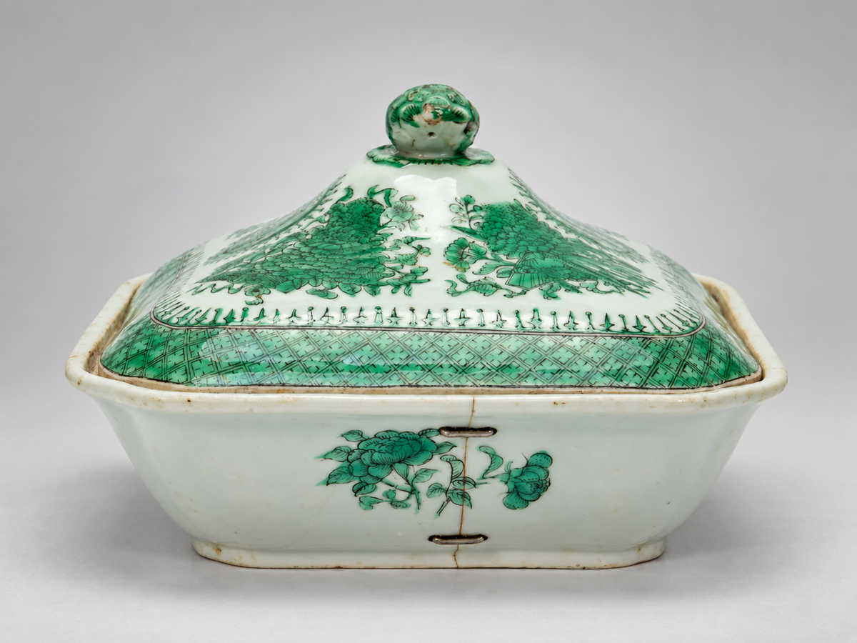 Chinese Export Green Fitzhugh Porcelain Collection, 34 Pieces